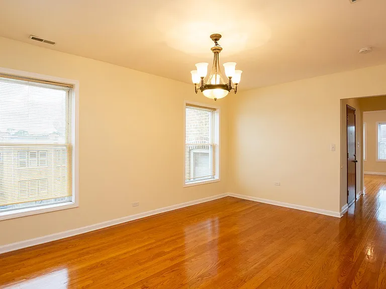 7554 N Claremont Ave #2 — Photo 6