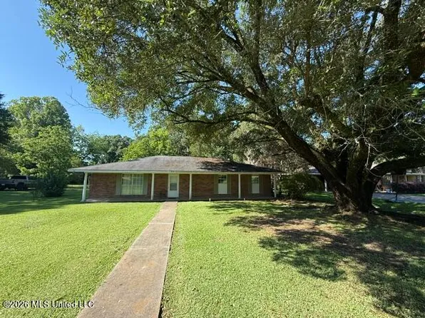 812 Meadowbrook Ln, Tylertown, MS 39667