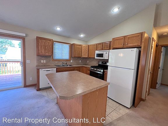 4th image of 529 Clayton Ave NW