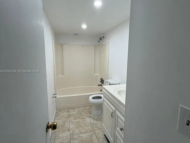 2800 NW 56th Ave #B403 — Photo 6