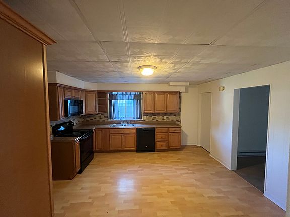Spacious kitchen