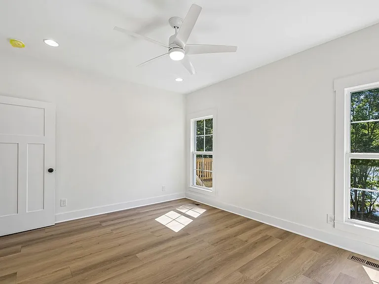 112 Rogers Ave — Photo 27