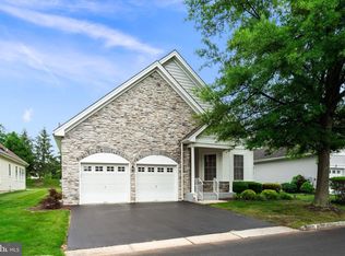 82 Hummingbird Dr, Hamilton, NJ 08690