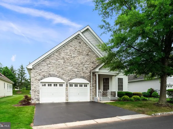 82 Hummingbird Dr, Hamilton, NJ 08690