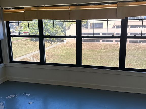 4th image of 804 W 48th St APT 303