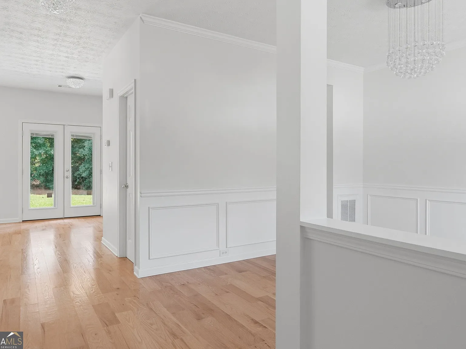 3 bed, 2.5 bath, $2,400 — Photo 3