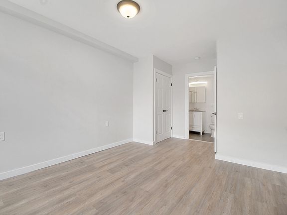 4th image of 327 Beach 65th St Fl 1