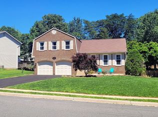 1352 Icy Brook Dr, Herndon, VA 20170