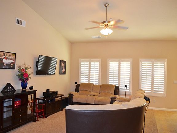 3rd image of 3016 N Carriage Ave