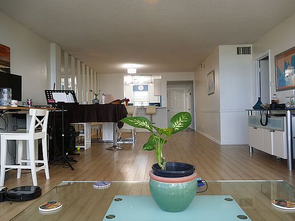 3rd image of 3051 NE 48th St APT 405