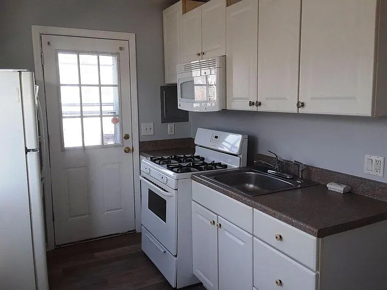 13697 Knox Ave — Photo 1