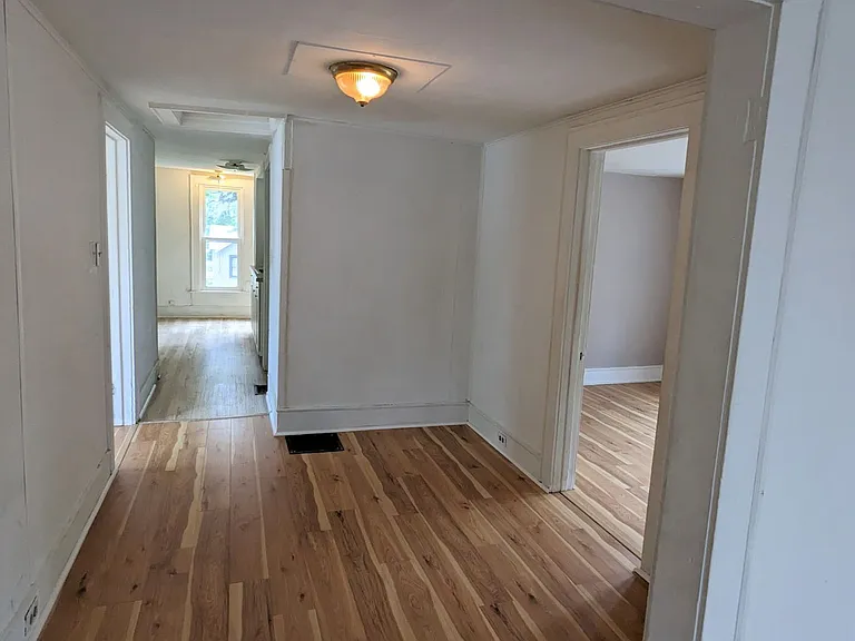 121 E Holbrook Ave — Photo 5