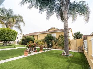 9542 Hayvenhurst Ave, North Hills, CA 91343