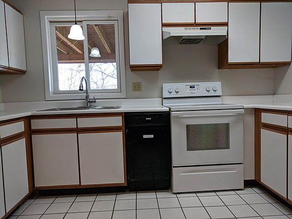 4th image of 29 Westwind Dr #1