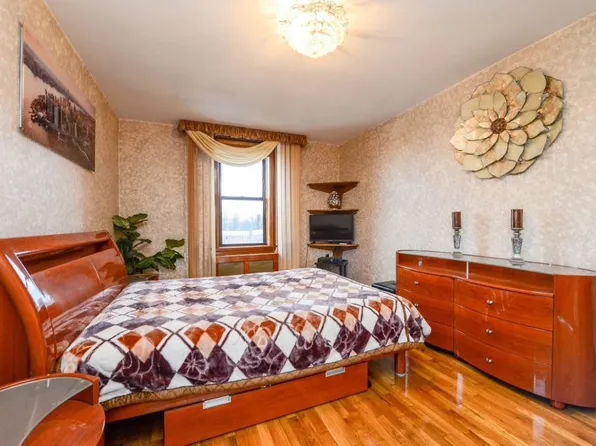 67-30 Dartmouth Street image 14 of 19