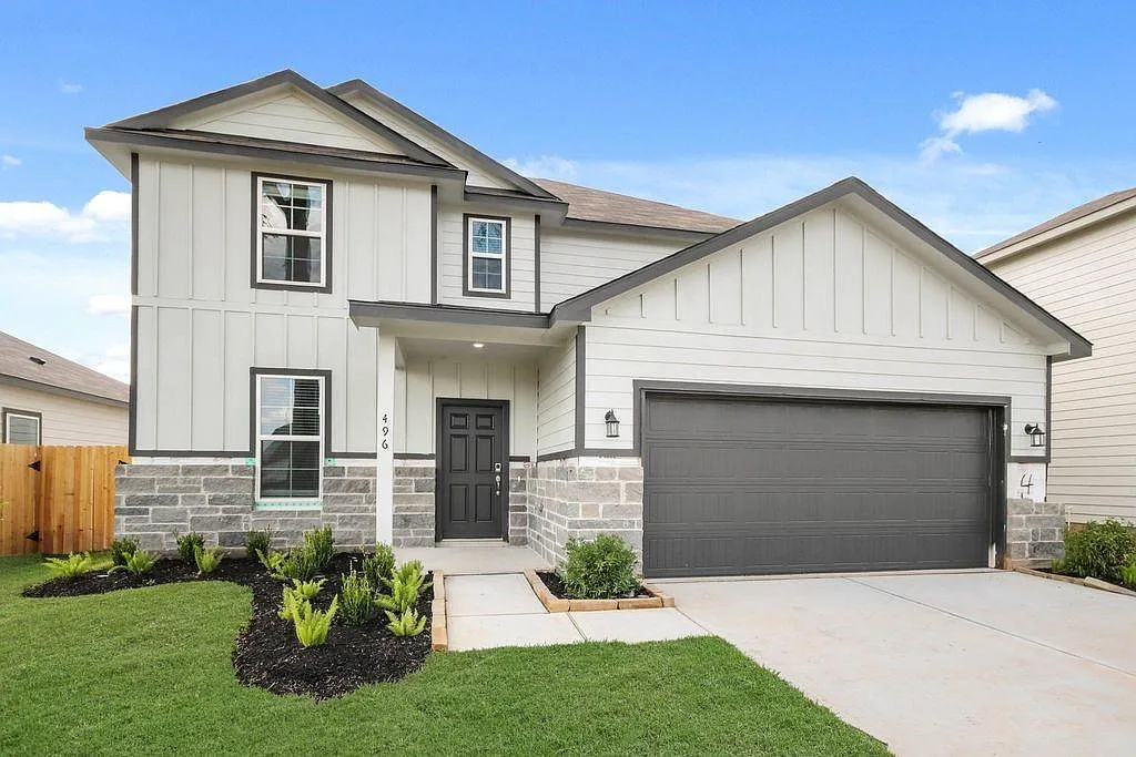 4 bed, 2.5 bath, 2642 sqft, $2,200 — Photo 1