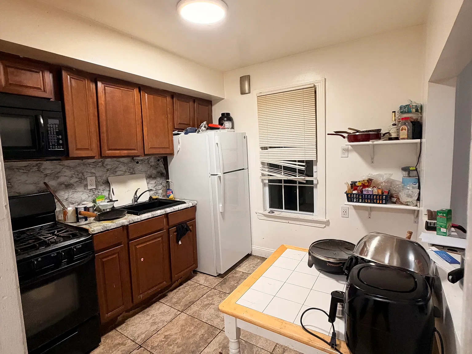 3 bed, 1400 sqft, $3,000 — Photo 2