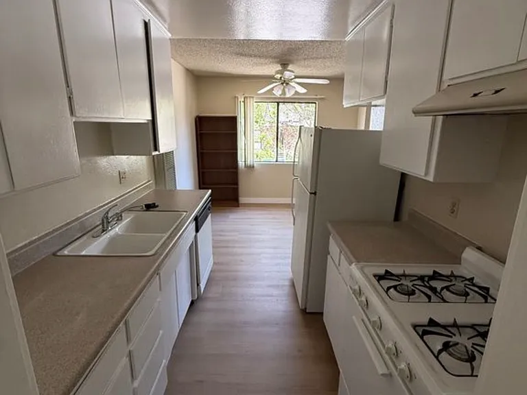 11575 Moorpark St — Photo 3