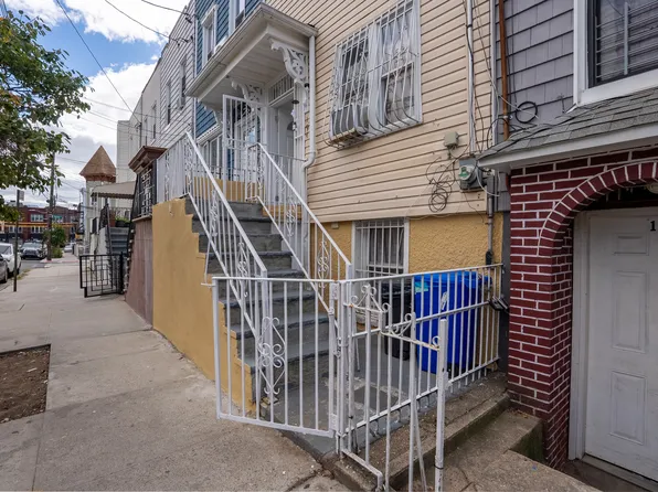 194 Essex Street image 2 of 9