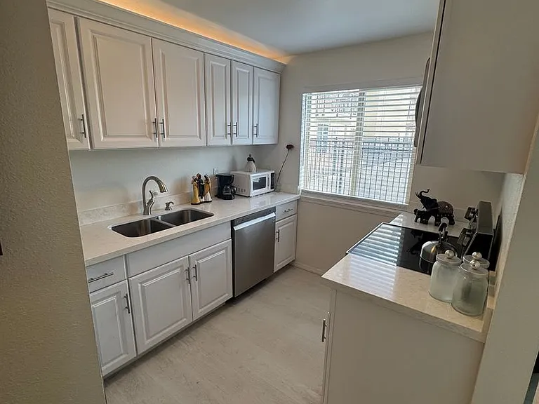 9030 Seward Park Ave S #203 — Photo 4