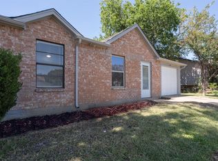 624 Black Hills Dr, Burleson, TX 76028