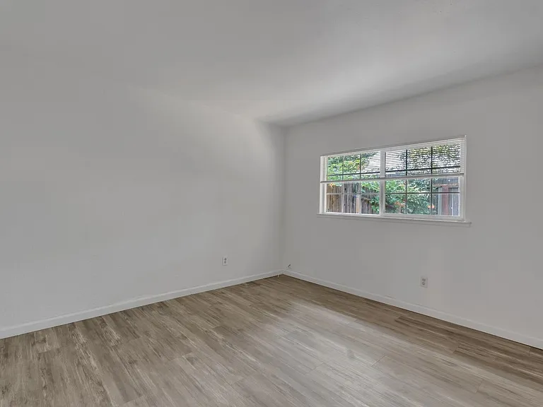 3936-3944 Renick Way — Photo 10