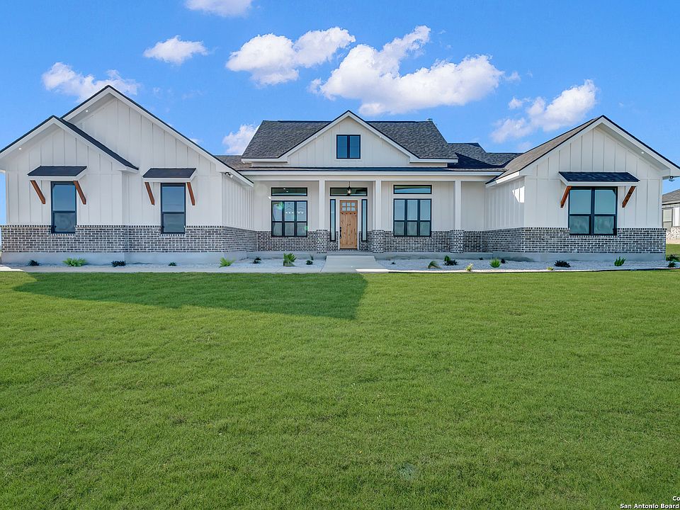1st image of 162 Estates Dr