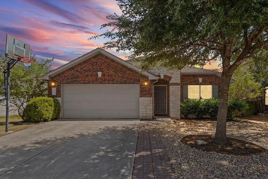 4 bed, 2147 sqft, $2,500 — Photo 1