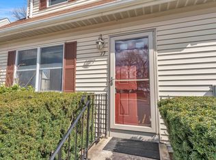 17 Windwood Dr #17, Windsor Locks, CT 06096