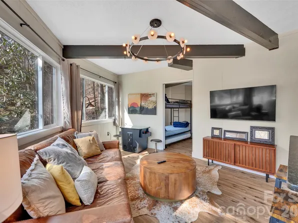 109 Beechwood Ln, Banner Elk, NC 28604