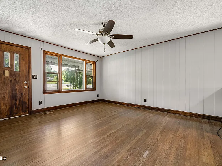 422 Gap Creek Rd — Photo 5
