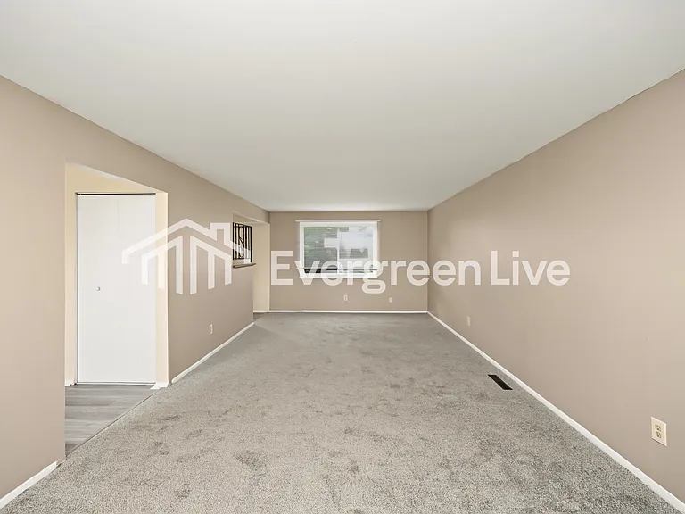 1733 Continental Dr — Photo 3