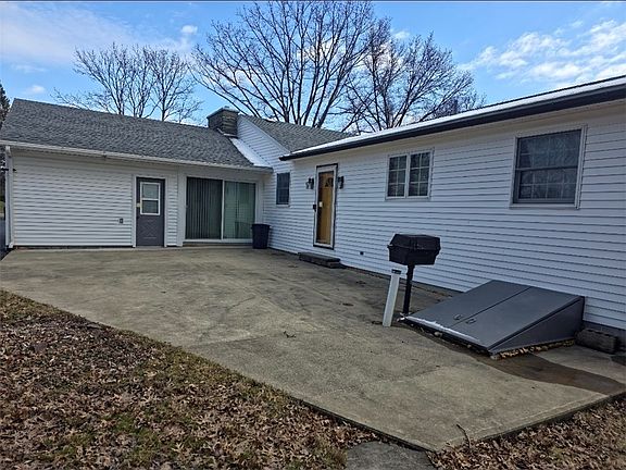 3rd image of 607 Cornell Rd