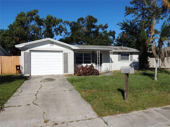 3245 Roxbury Dr, Holiday, FL 34691