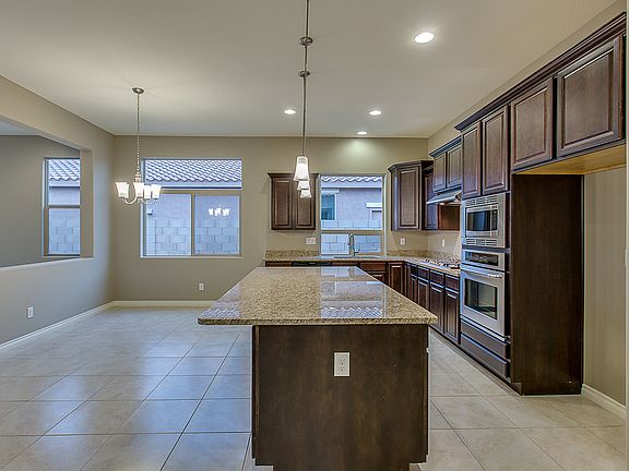 4th image of 192 E Crescent Pl