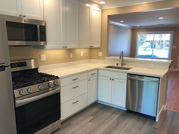 Completely remodeled kitchen, quartz countertop, new cabinetry, new stainless appliances, gas stove