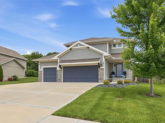 3rd image of 4610 NE 85th Ter