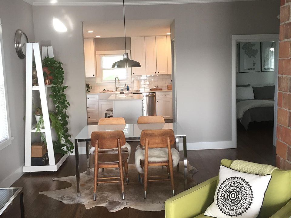 looking into the dining area from the living room