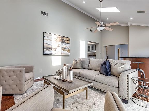 5th image of 2711 Lakeview Ln