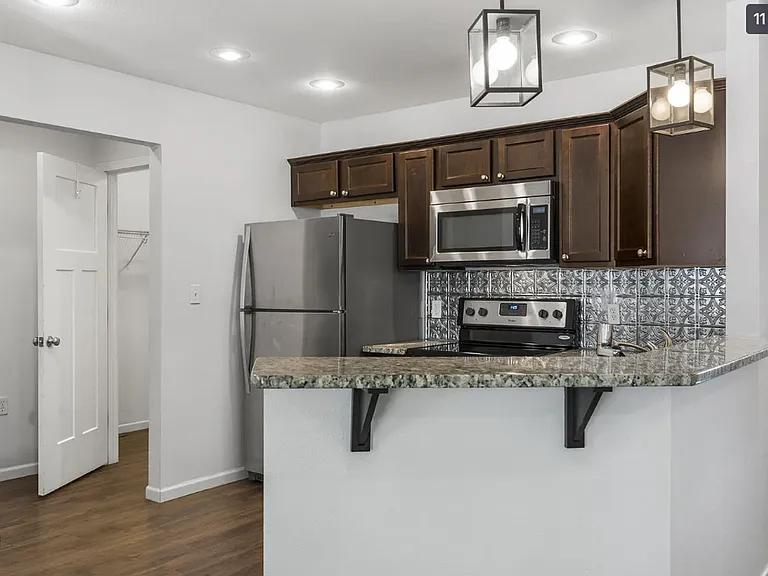 2301 W Bridlewood Trl — Photo 13