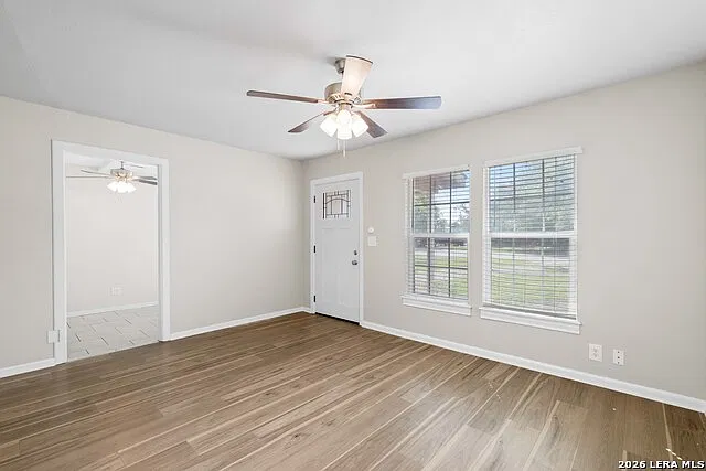 3 bed, 1.0 bath, 1025 sqft, $1,750 — Photo 3