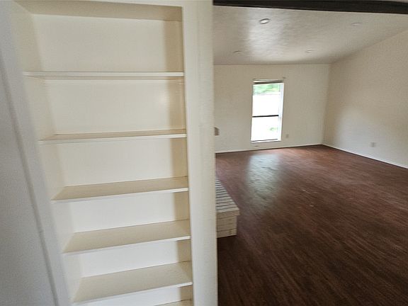 3rd image of 4005 Engleman St