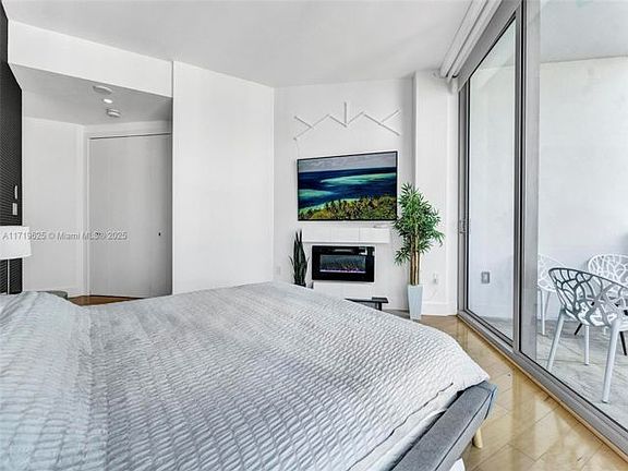 3rd image of 1143 Allerton Ave #1
