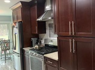 14 Hawthorne Rd, Kendall Park, NJ 08824