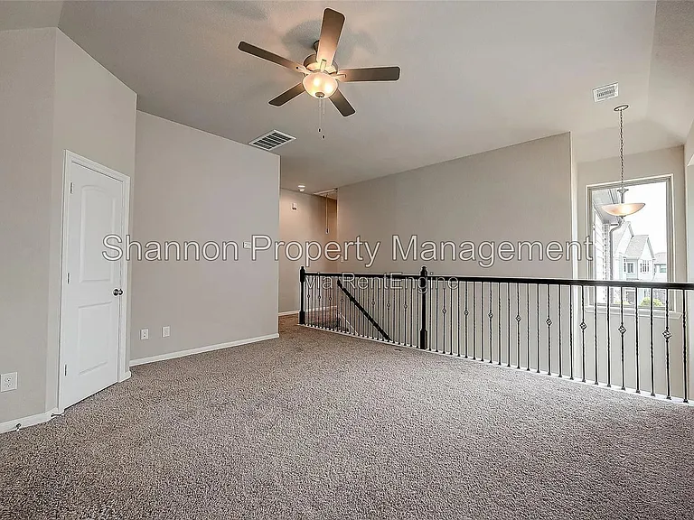 2559 Terrace Point Dr — Photo 32