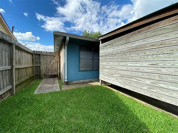 5th image of 10114 Roseberry Dr