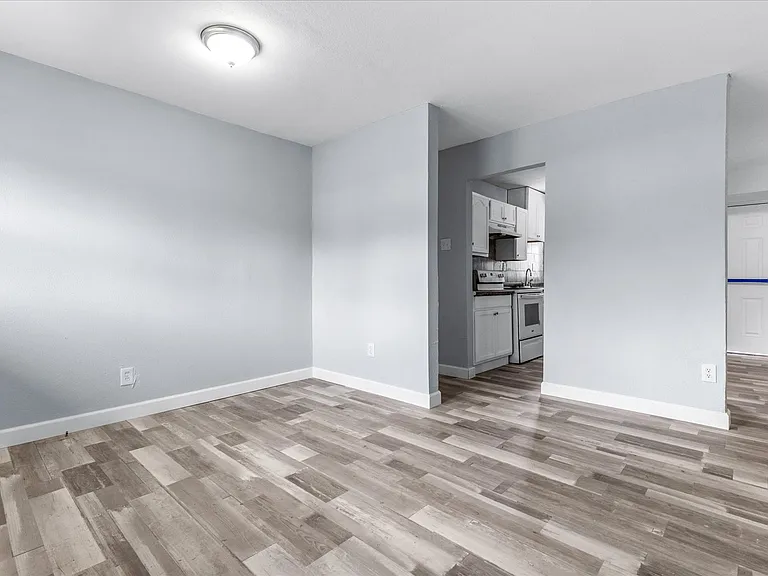 332 Banff Cir — Photo 10