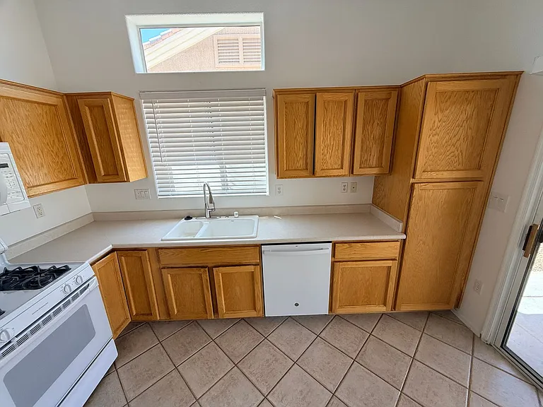 2337 Sun Cliffs St — Photo 16