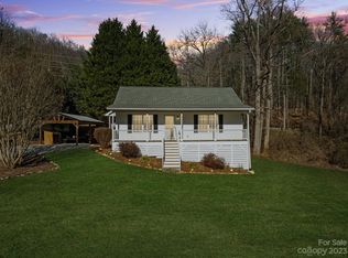 25 Blue Rock Rd, Hendersonville, NC 28792