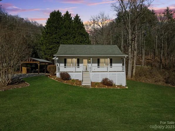 25 Blue Rock Rd, Hendersonville, NC 28792